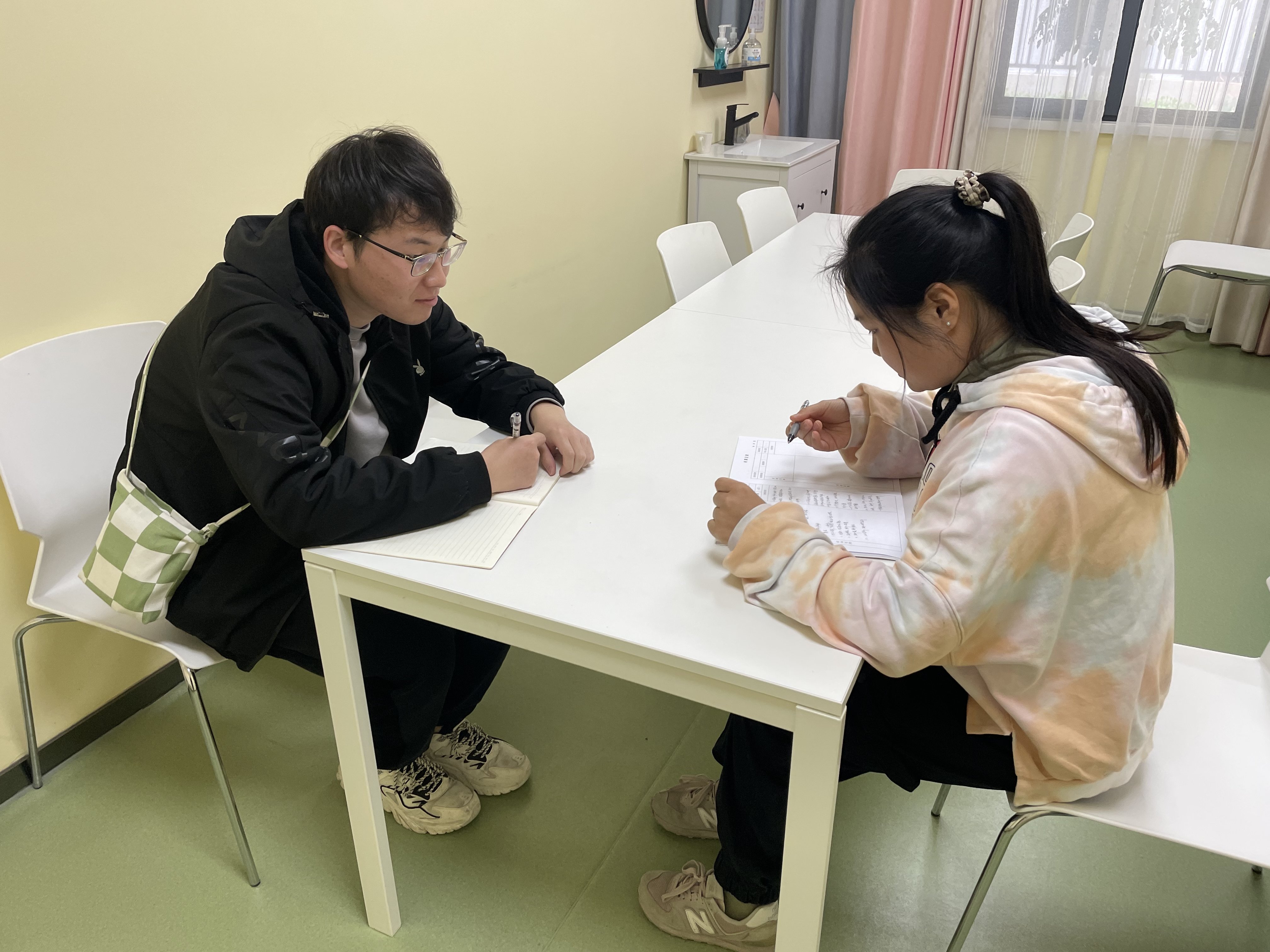 配班半日新闻稿_html_414b416c.jpg