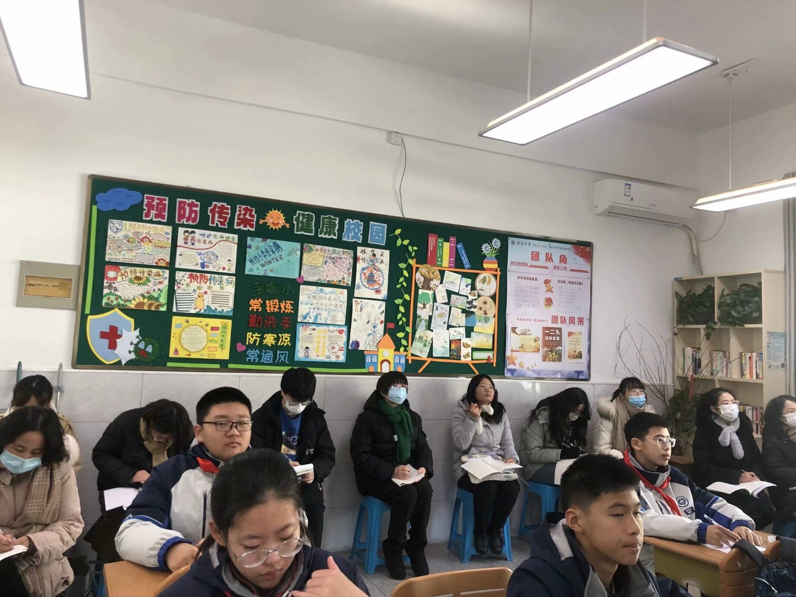 5教师听课照片.jpg