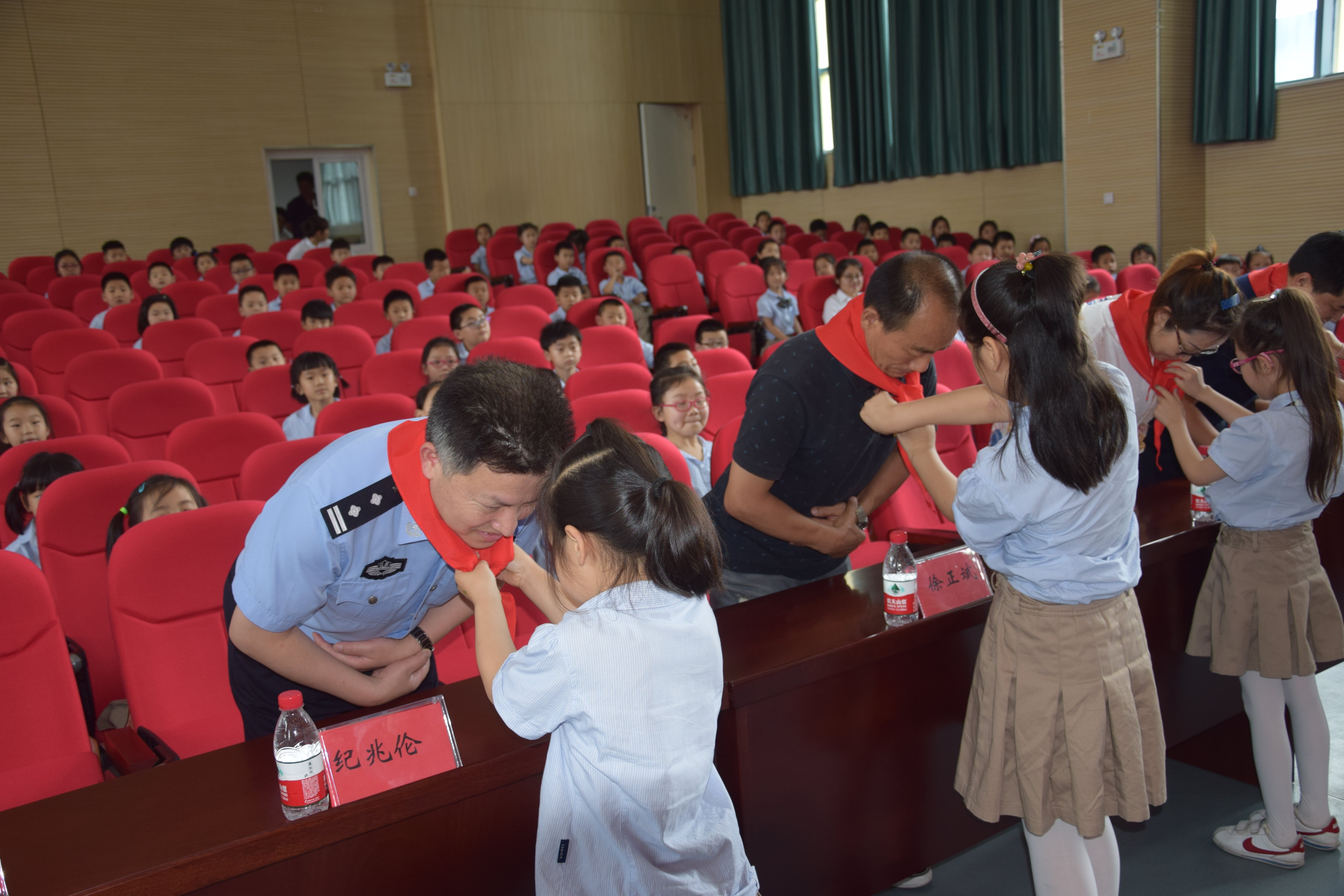 【正学丁三】领巾系理想，扬帆去远航_html_m44c5fd7e.jpg