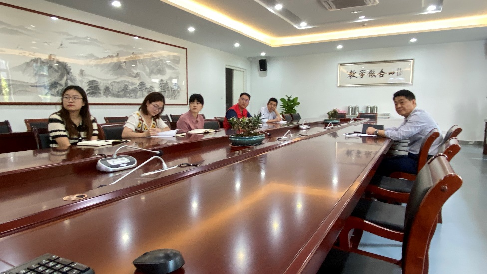 9月30日杨瑞清同志先进事迹学习座谈会(1)_html_m4f0b049.jpg
