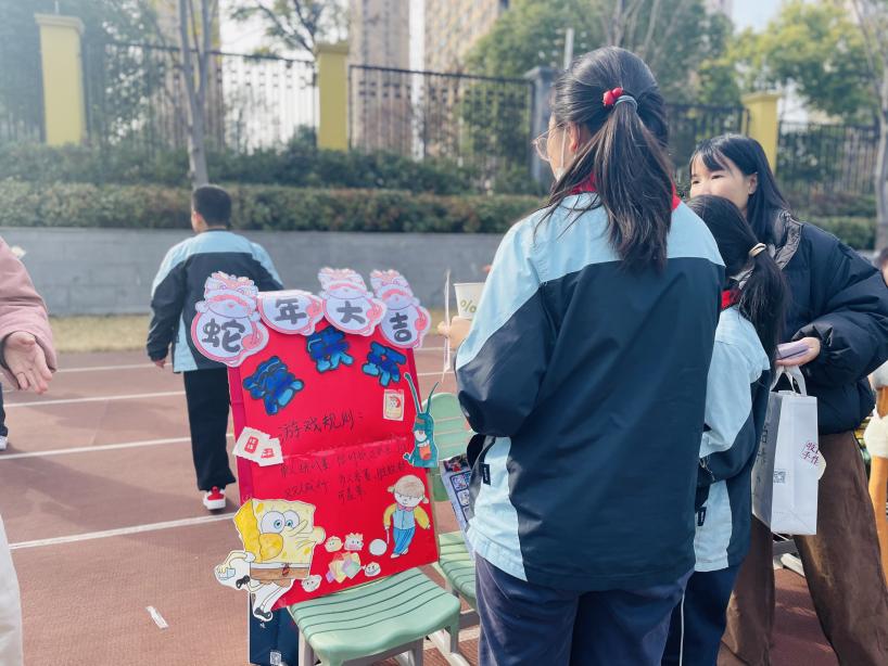 满媛 游园会 报道(1)_html_m1d947058.jpg