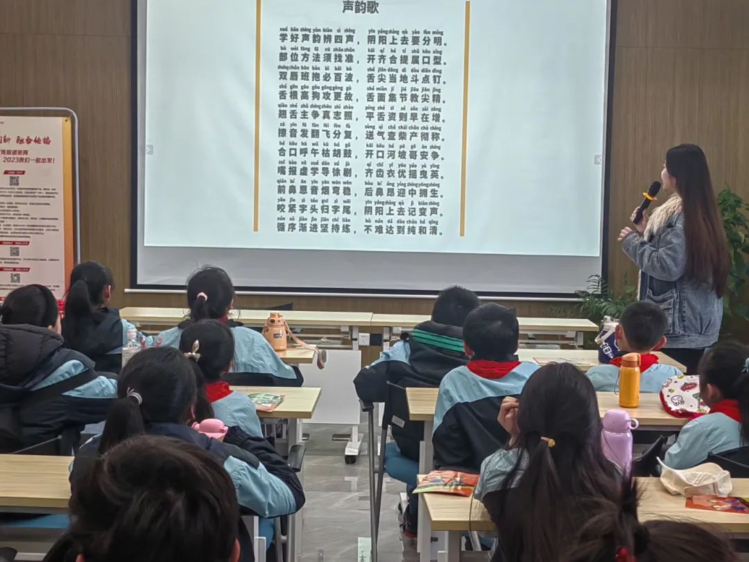 【正学丁三·德育】解锁新体验，探秘栖霞区融媒体中心_html_5be464c0.jpg