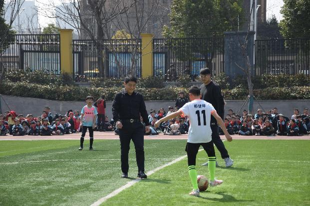 【正学丁三】“竞技绿茵，闪亮人生”——南京市丁家庄第三小学第三届校园足球春季联赛开幕式活动侧记_html_m5019b839.jpg