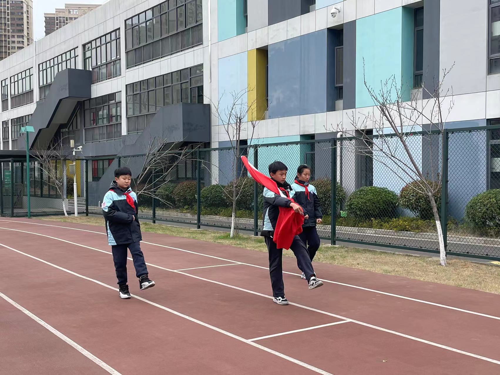 【正学丁三·德育】“节约用水，从你我做起”——南京市丁家庄第三小学第五周世界水日主题升旗仪式侧记_html_m5820eaae.jpg