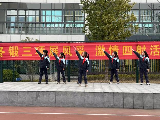 2.13新学期开学典礼活动侧记_html_478f94d6.jpg