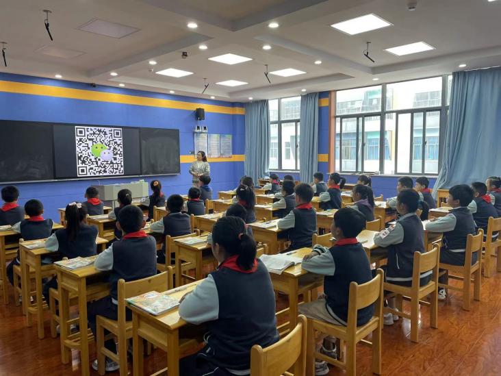 满媛——《望天门山》同课异构报道_html_20aeb017.jpg