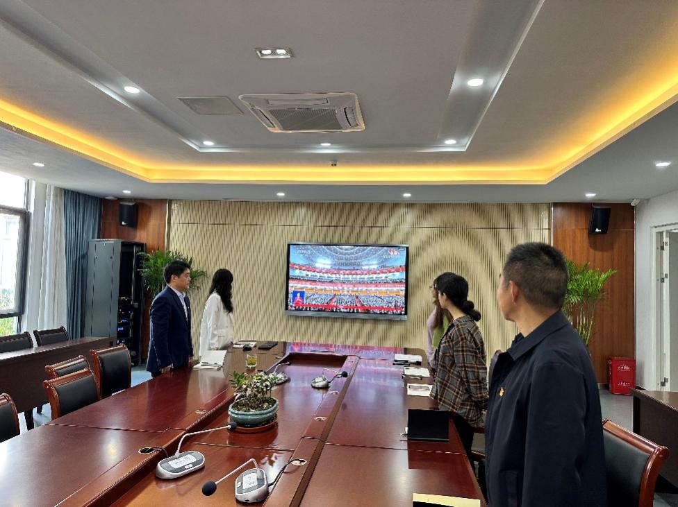 10.16党建报道：礼赞新时代 奋进新征程（姚远）_html_m3a918831.jpg