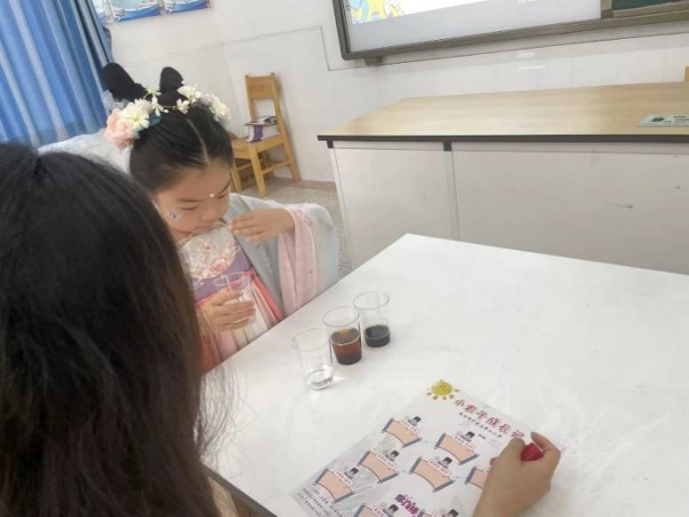 无纸化测评丁三小学活动侧记(新)_html_4dd0c00e.jpg
