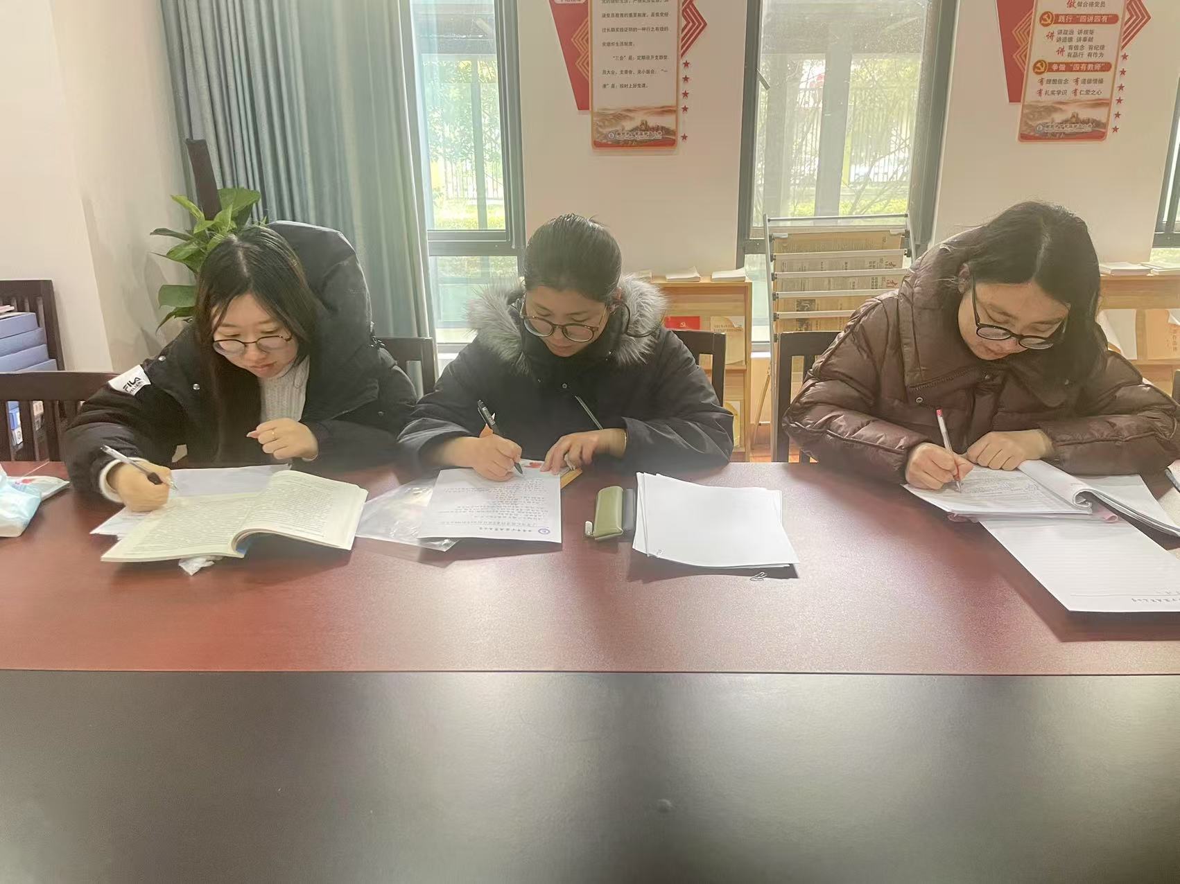 【正学丁三·教学】聚集体智慧 备精彩课堂—南京市丁家庄第三小学语文组第三次集体备课活动侧记(1)_html_6104ae37.jpg