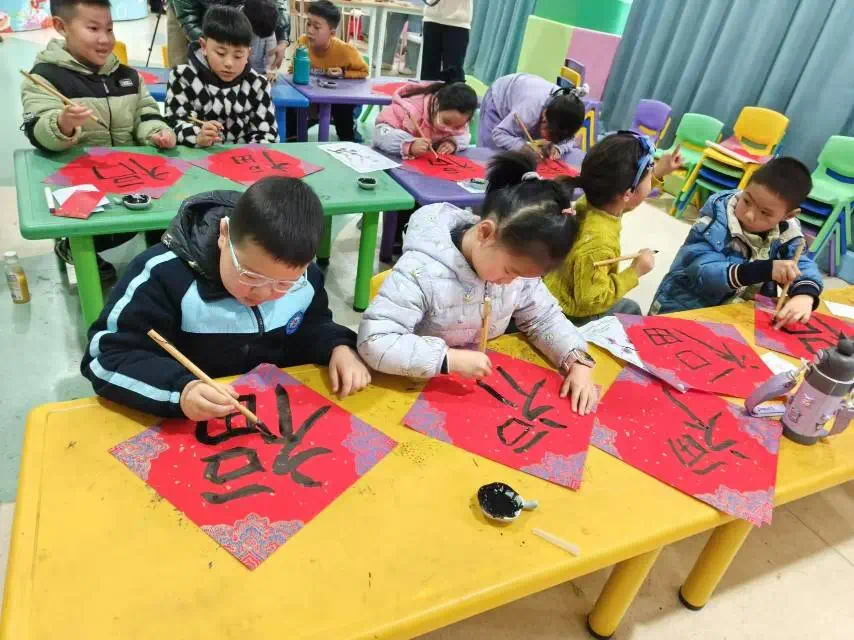 【正学丁三·德育】走进社区里，领略民俗情(1)_html_2013733c.jpg