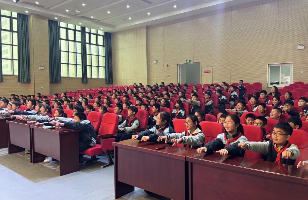 【正学丁三】以心润心，用爱育爱——“陶老师工作站”栖霞分站志愿服务进校园活动侧记_html_4585222b.jpg