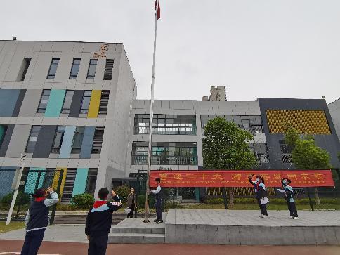 升旗仪式报道_html_m18892d24.jpg