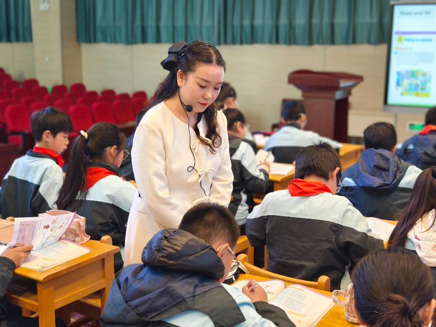 【正学丁三·教学】“本·真英语”教学主张实践——暨李巧玲名师工作室送教活动报道(1)_html_66ac7fd9.jpg
