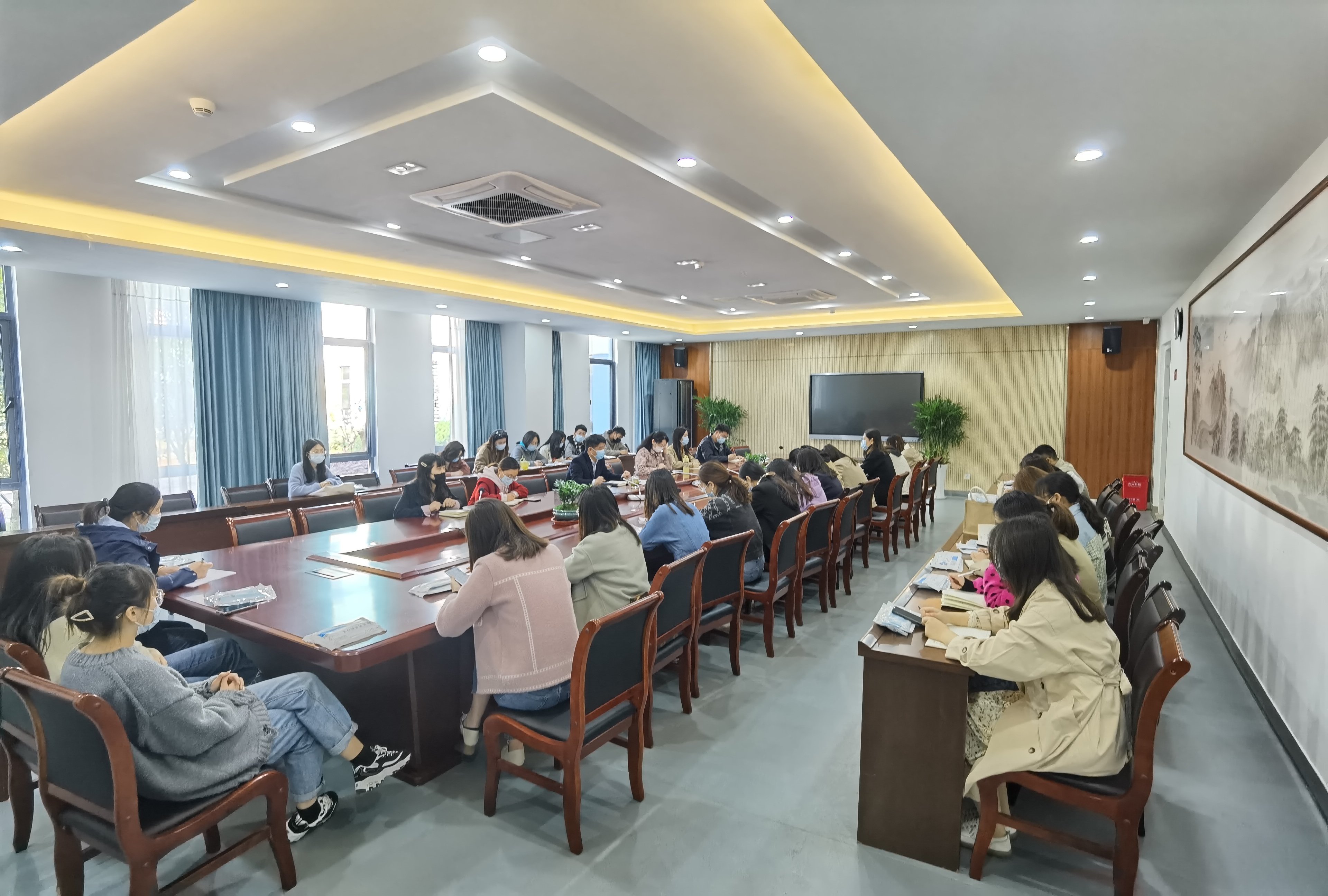 4.17“疫散花开，复课归来”——丁家庄第三小学复课会议_html_698cee0f.jpg