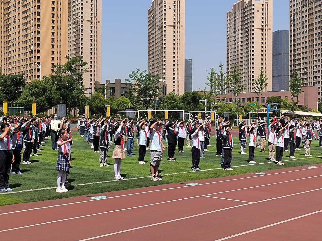 升旗报道docx_html_m29c5cf2a.jpg