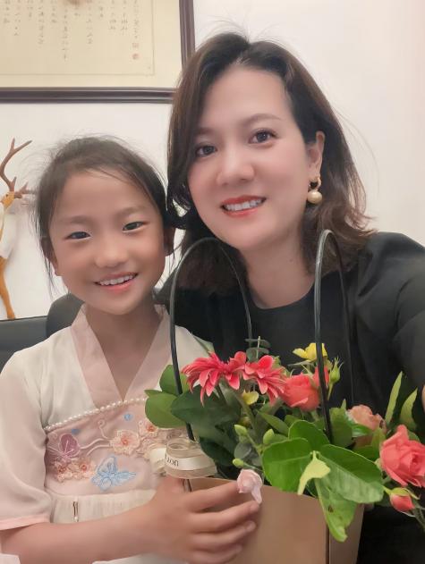 【正学丁三·德育】感受花之魅力，细品如花童年 (1)(1)_html_7fd7d0cd.jpg