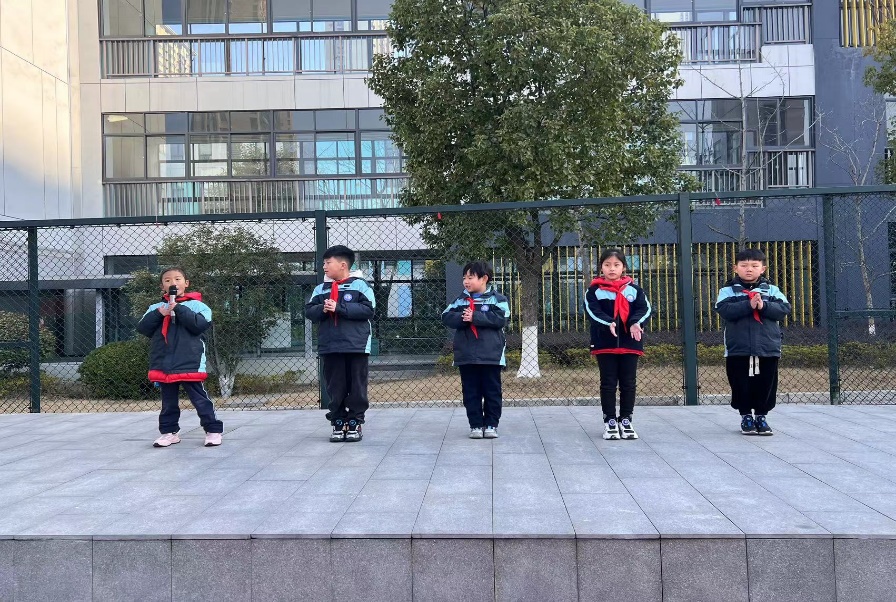 【正学丁三·德育】爱满旗飘，心灵共舞_html_m18a9503d.jpg