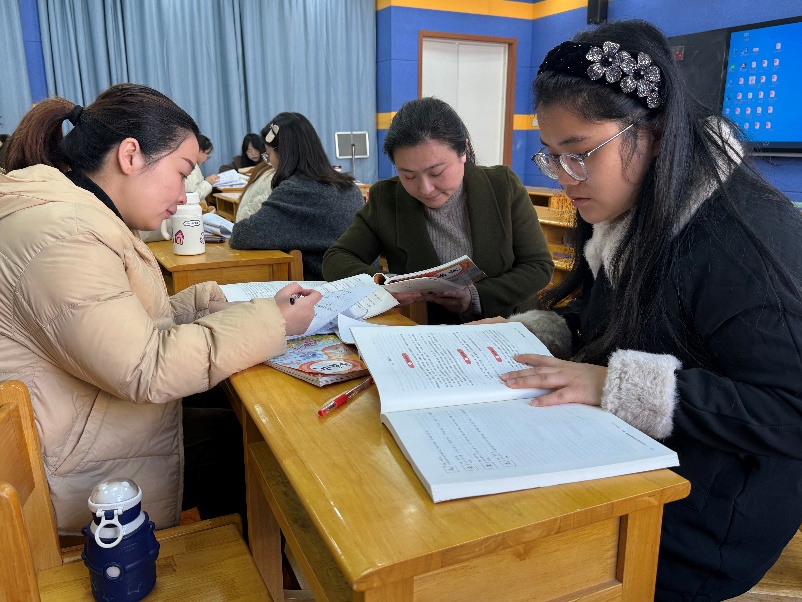 【正学丁三·教学】聚焦核心素养 筑牢教学根基——南京市丁家庄第三小学语文组第六次集体备课活动侧记_html_m7740d76.jpg