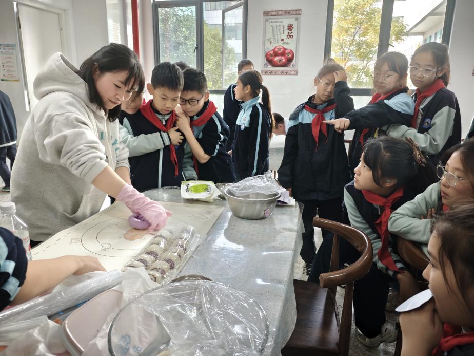【正学丁三·德育】“蒸”·善·美——南京市丁家庄第三小学第十三期“家长进课堂”活动_html_8664976.jpg
