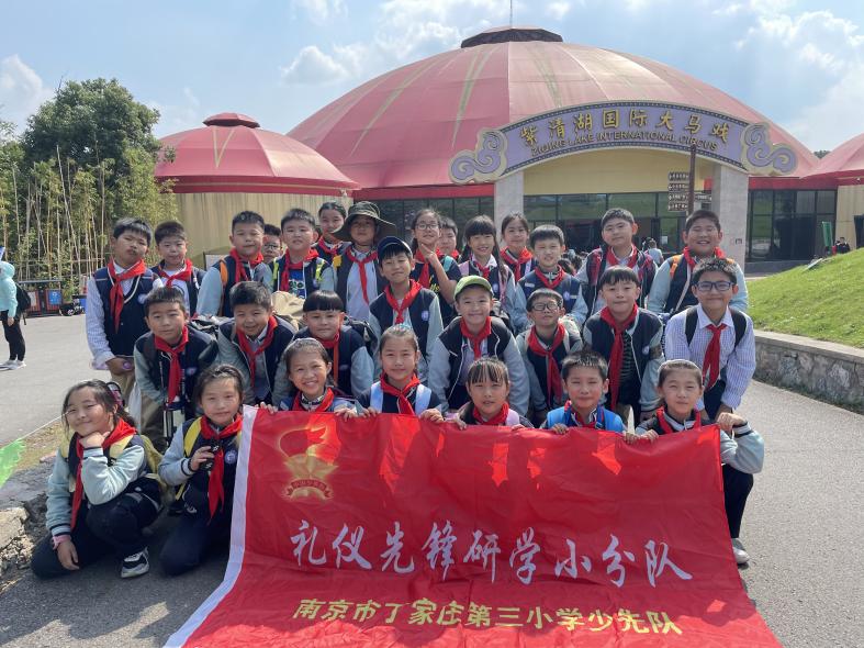 满媛 秋游报道_html_4e5a5aa1.jpg