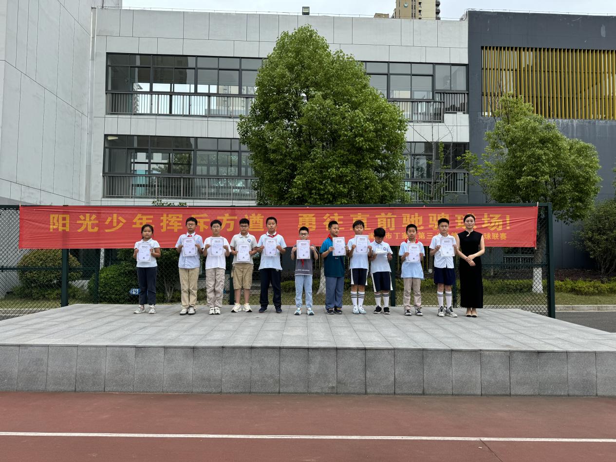 【正学丁三·德育】“感恩父亲节 爱在父亲节”主题升旗仪式_html_m253753ec.jpg
