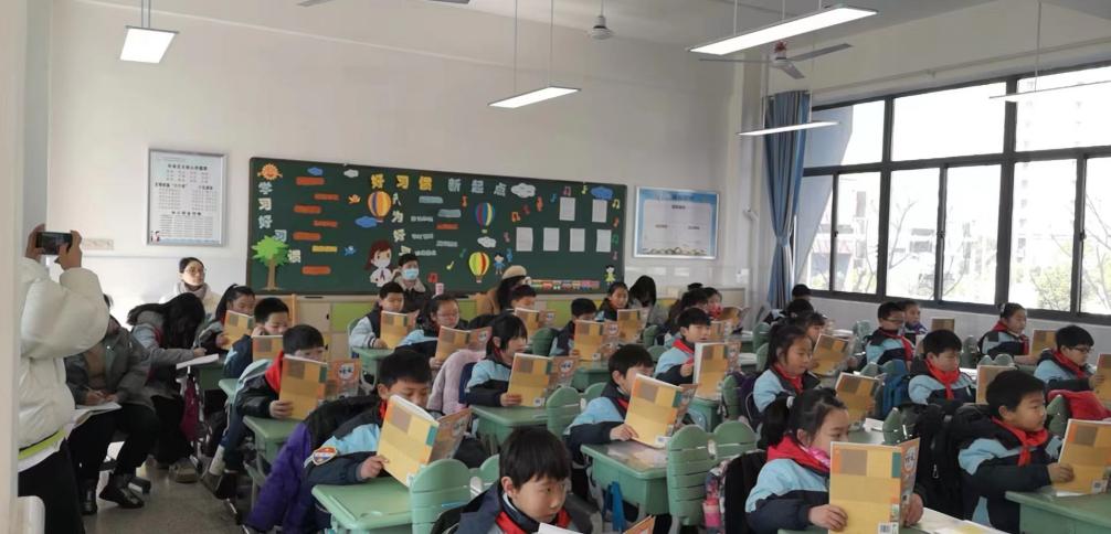 【正学丁三】督学引领促成长 赓续前行谱新篇——丁家庄第三小学春季开学迎督学检查工作侧记_html_m76f44889.jpg