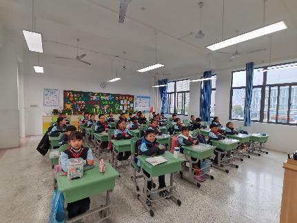 班会新闻稿_html_m4d81ef95.jpg