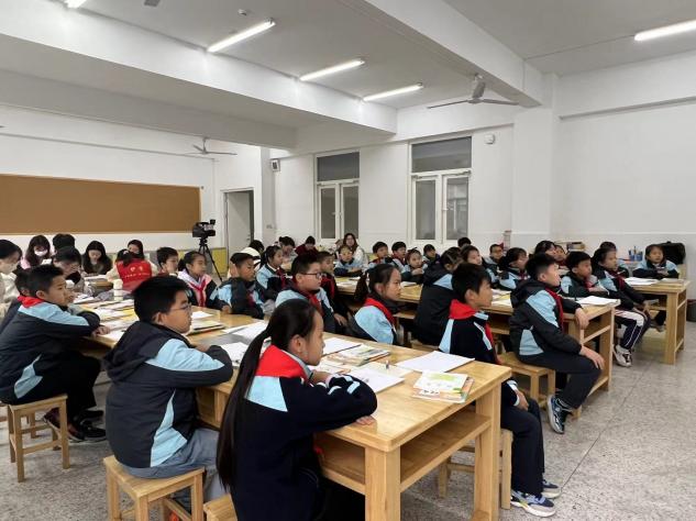 【正学丁三&middot;教学】凝心聚力共成长，深耕课堂向未来———南京市丁家庄第三小学语文组校本主题研修活动_html_16bc33dd.jpg