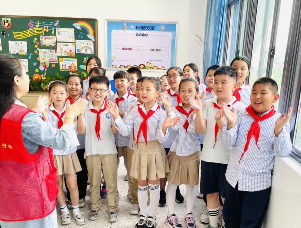 【正学丁三】学习身边榜样 激发奋进力量——南京市丁家庄第三小学榜样教师宣传活动侧记（四）_html_m44fc5142.jpg