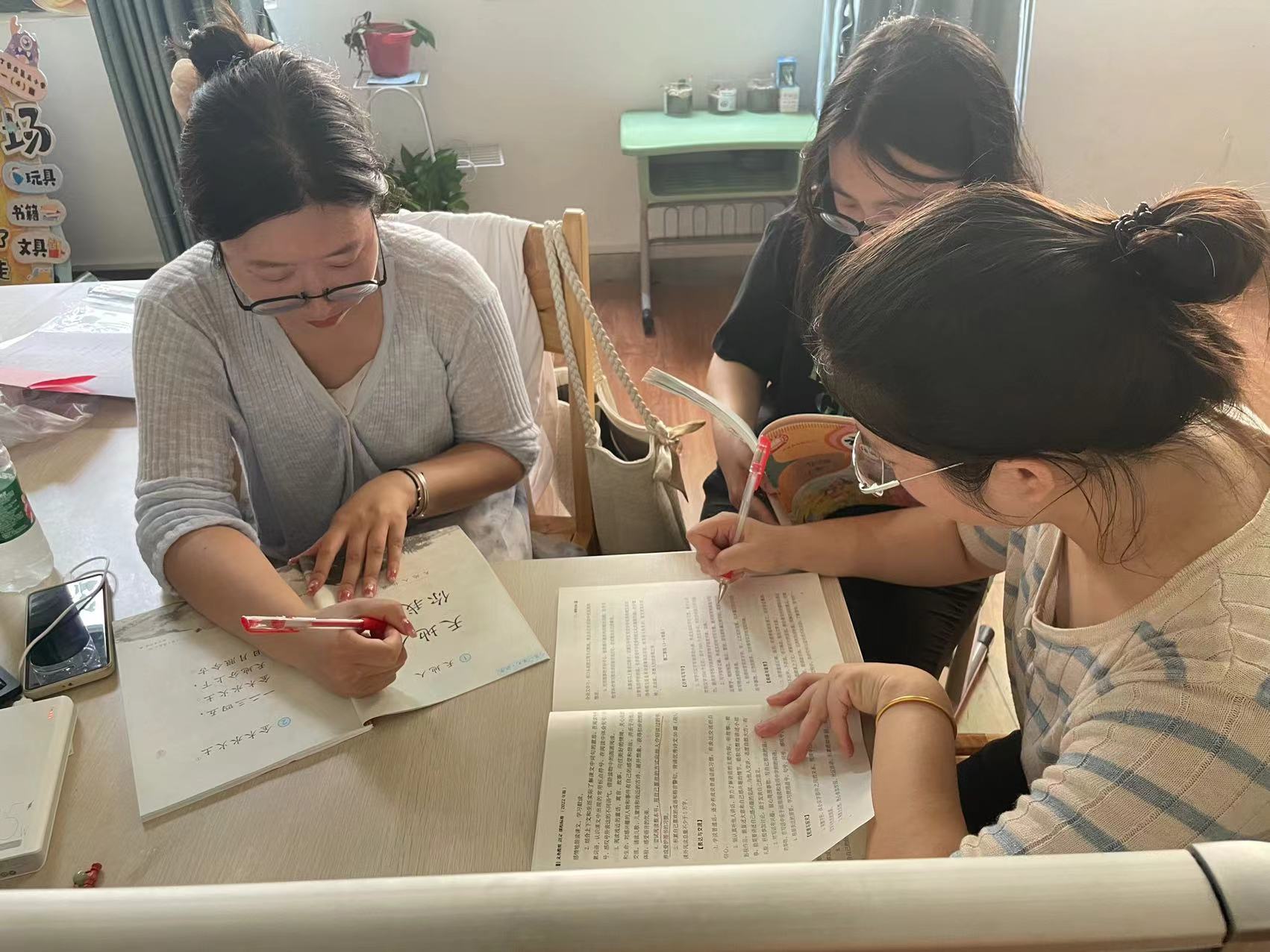 【正学丁三&middot;教学】“聚”集体智慧，“备”精彩课堂——2024-2025学年第一学期语文组集体备课侧记_html_64b9235d.jpg