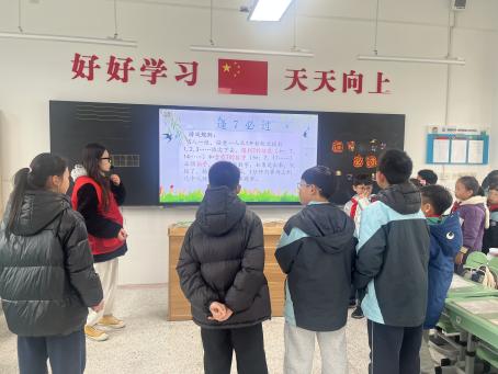 慧玩数学 趣创未来 报道_html_e36bbfa.jpg