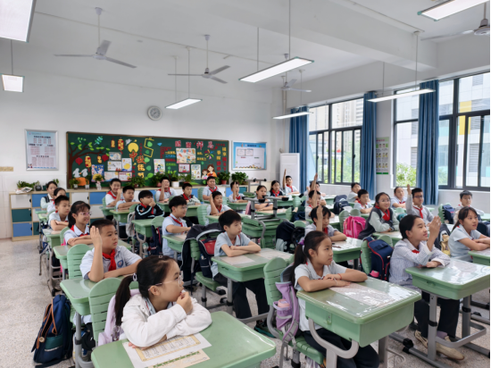 【正学丁三·德育】寰球视野，课堂寻奇——南京市丁家庄第三小学第26期“魅力家长进课堂”活动侧记(1)374.png