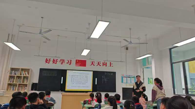 10.17数学校本研修暨青年教师赛课活动测记(1)_html_m3c662c08.jpg