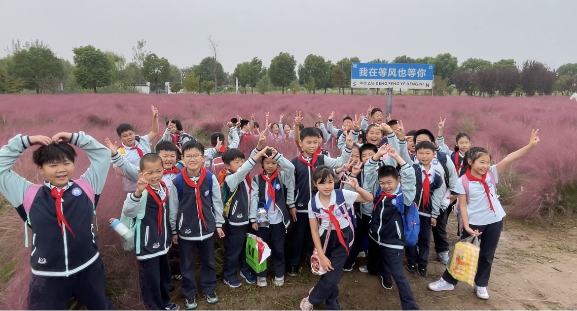 秋游新闻稿_html_2f7ee2f1.jpg