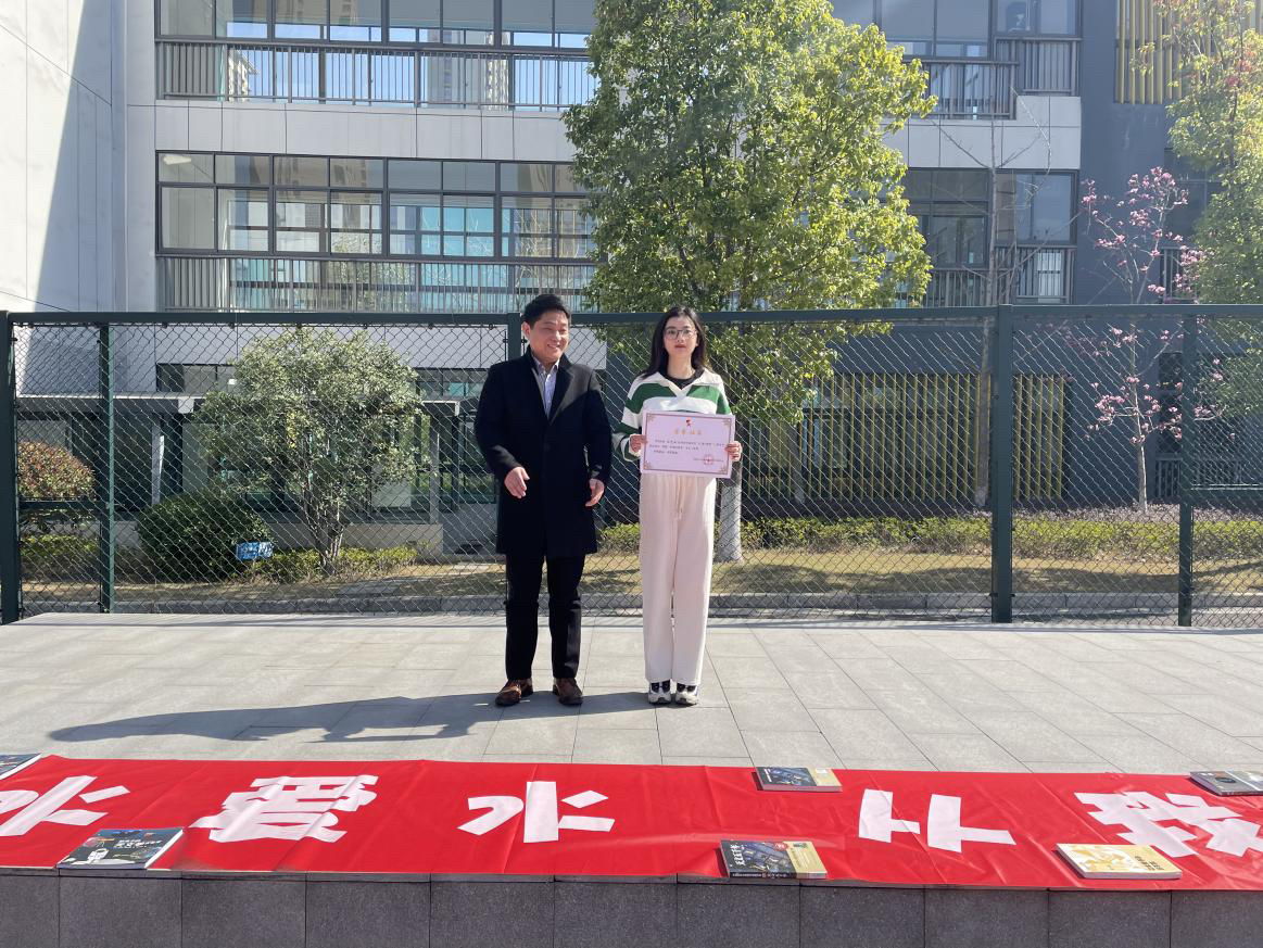 四4班第六周升旗仪式报道_html_m57f48e94.jpg