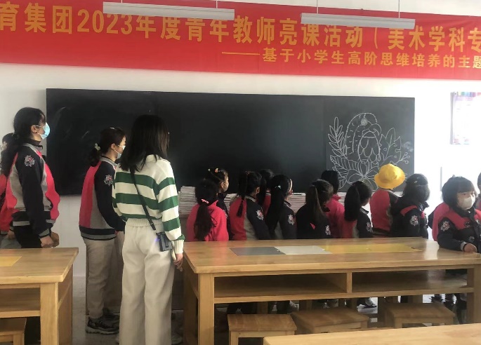 3.13迈幼三园大班参观丁三小学活动侧记_html_5048bc99.jpg