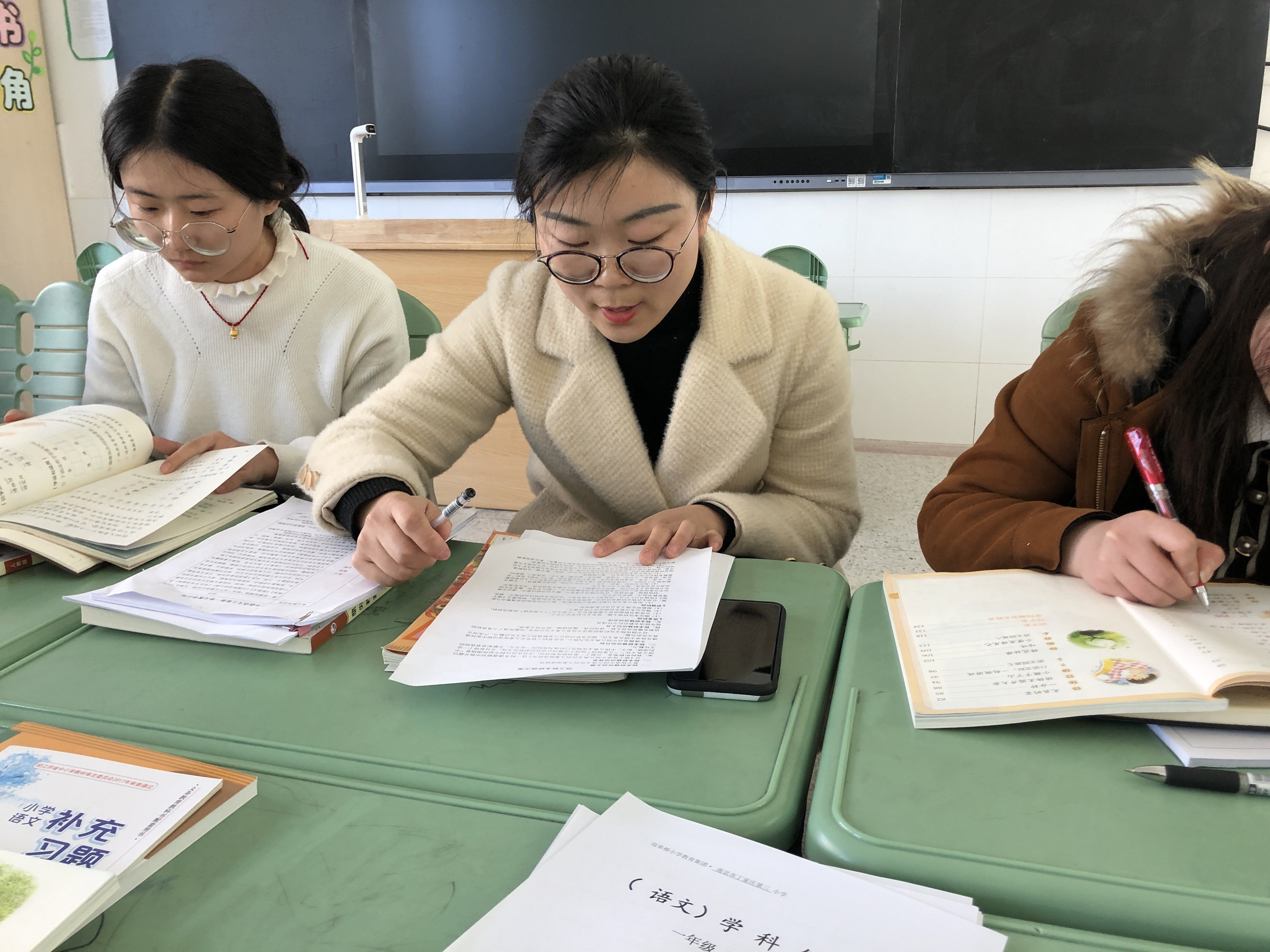 语文教研活动报道_html_m75b5a78b.jpg