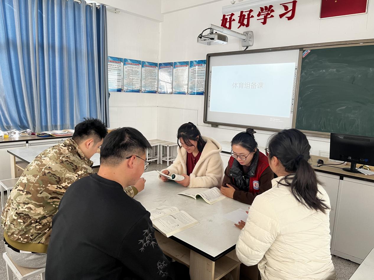 【正学丁三】集思广益深教研，凝心聚力共成长——丁家庄第三小学综合组集体备课活动_html_m2ec9f951.jpg