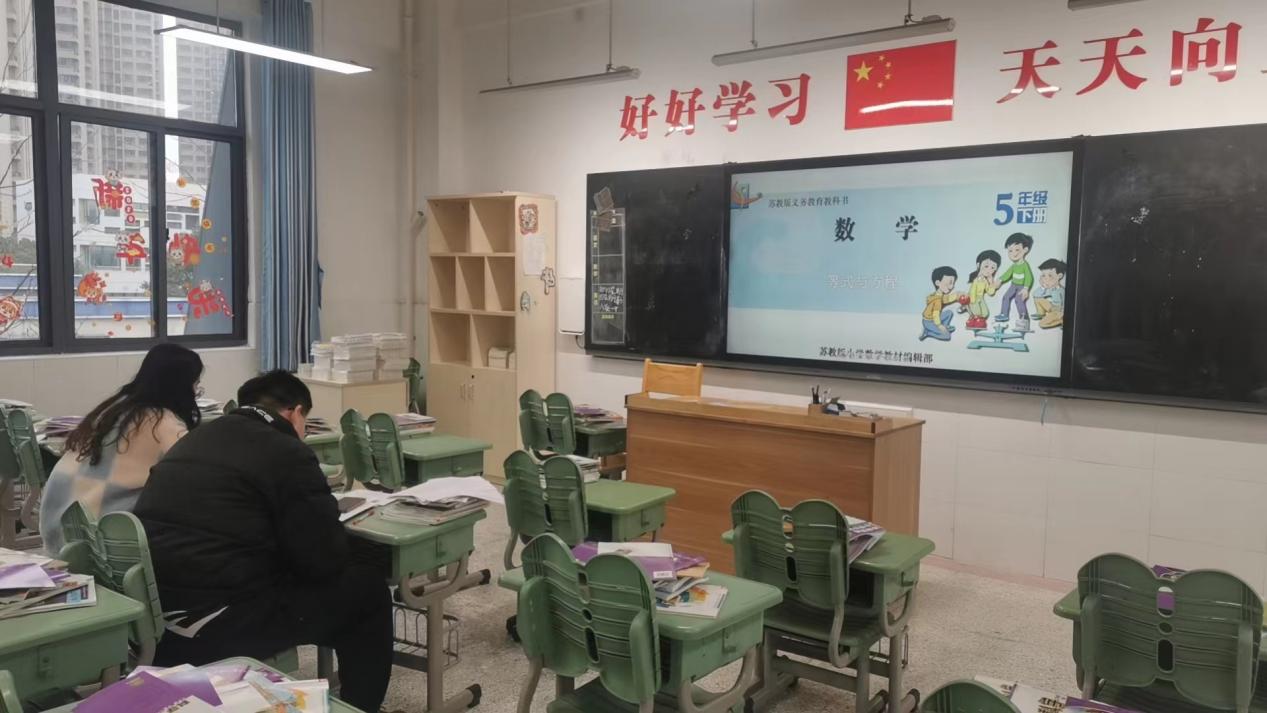 2.19数学组第一次集体备课活动侧记_html_m262e6756.jpg