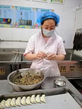 【生命迈幼.安全第一】“丰富膳食 快乐饺子”_html_m351acc3.jpg