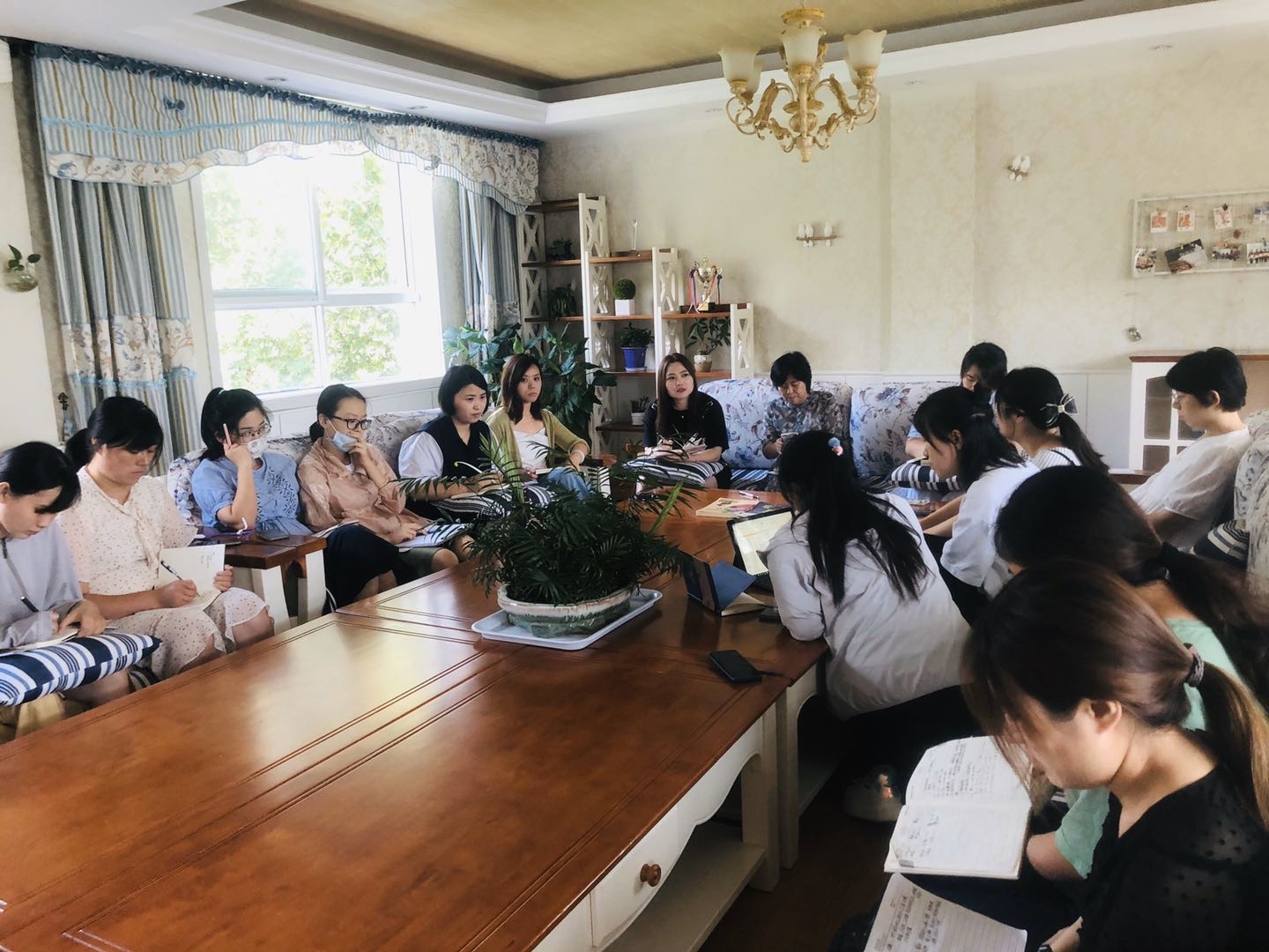 聚焦主题审议 师幼共成长_html_m1f033f30.jpg