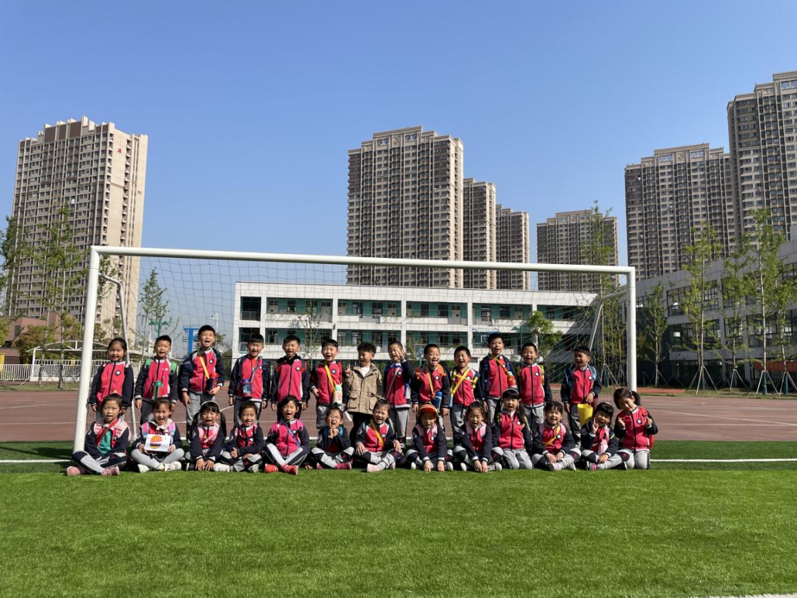 参观小学新闻稿(1)_html_m6720ffd7.jpg