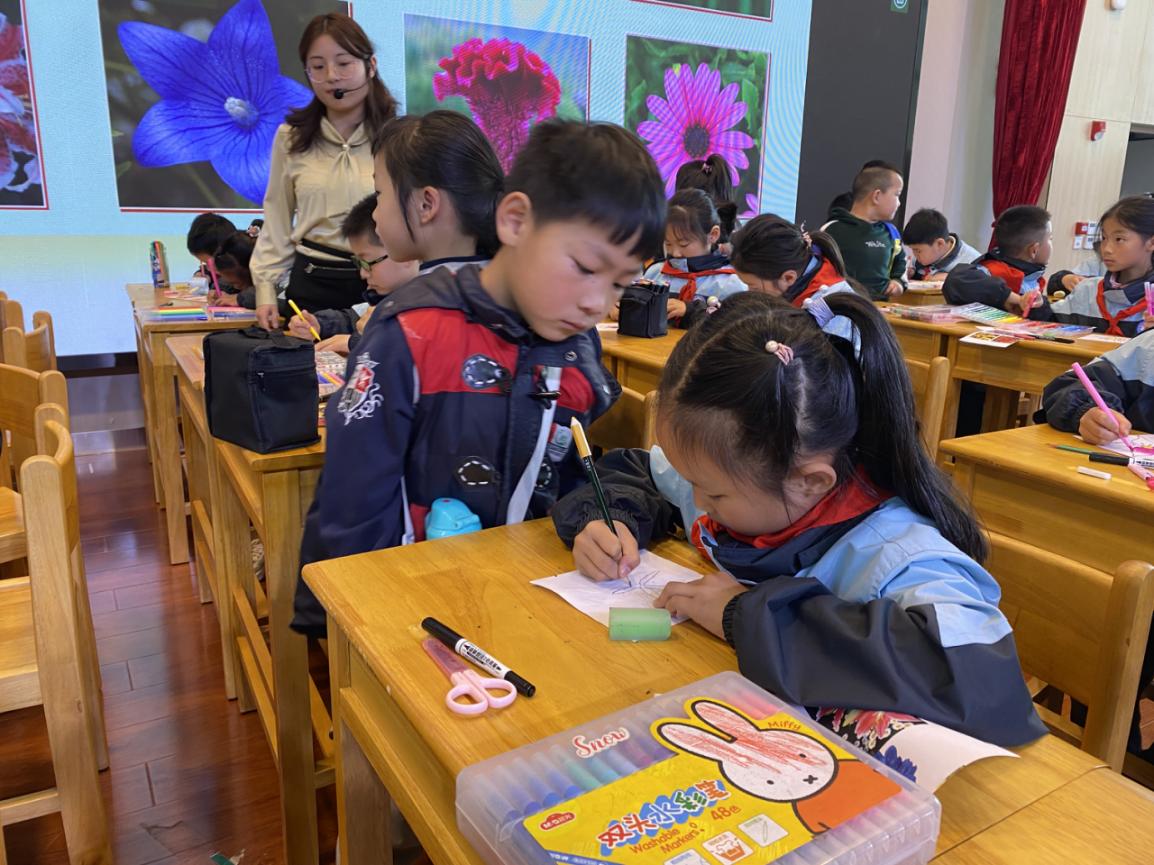 参观小学新闻稿(1)_html_72d13c5f.jpg