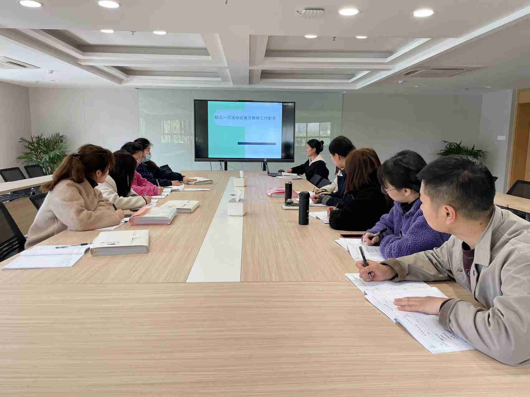 【生命迈幼•教学动态】“爱在细节，德润幼苗”(2)(2)_html_6ebb4785.jpg
