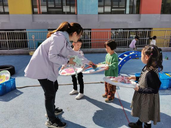 定稿：迈幼嘉誉山分园晨锻评比新闻稿修改(1)_html_m41f045.jpg