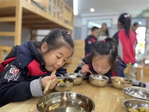2024.11.20刘嘉琪【生命迈幼·臂膀守护】遇见金色秋天，乐享美食盛宴——记迈幼瑜憬湾分园家长开放半日活动_html_619dc274.jpg