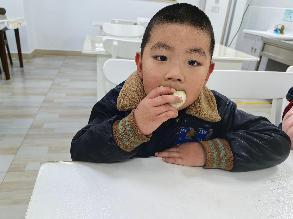 【生命迈幼·安全第一】“点”点心意，“食”刻相伴_html_9ebb39.jpg