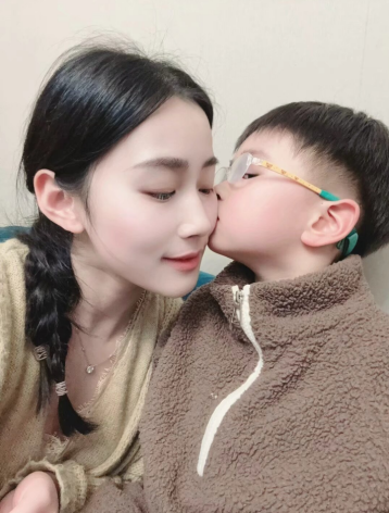 定稿【生命迈幼·校园新闻】春日花漾，爱满心间——迈幼嘉誉山分园“三八妇女节”主题活动_html_m3054c6b5.png
