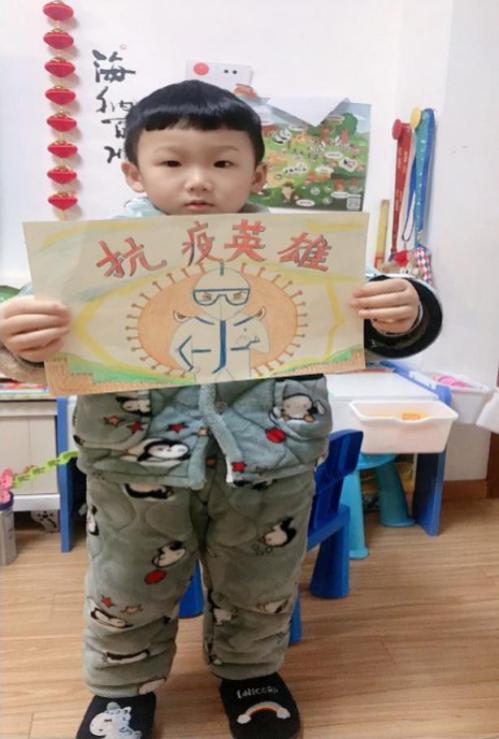 （生命迈幼·校园新闻）筑牢“战役铜墙”  致敬最美逆行者_html_29fa885f.jpg
