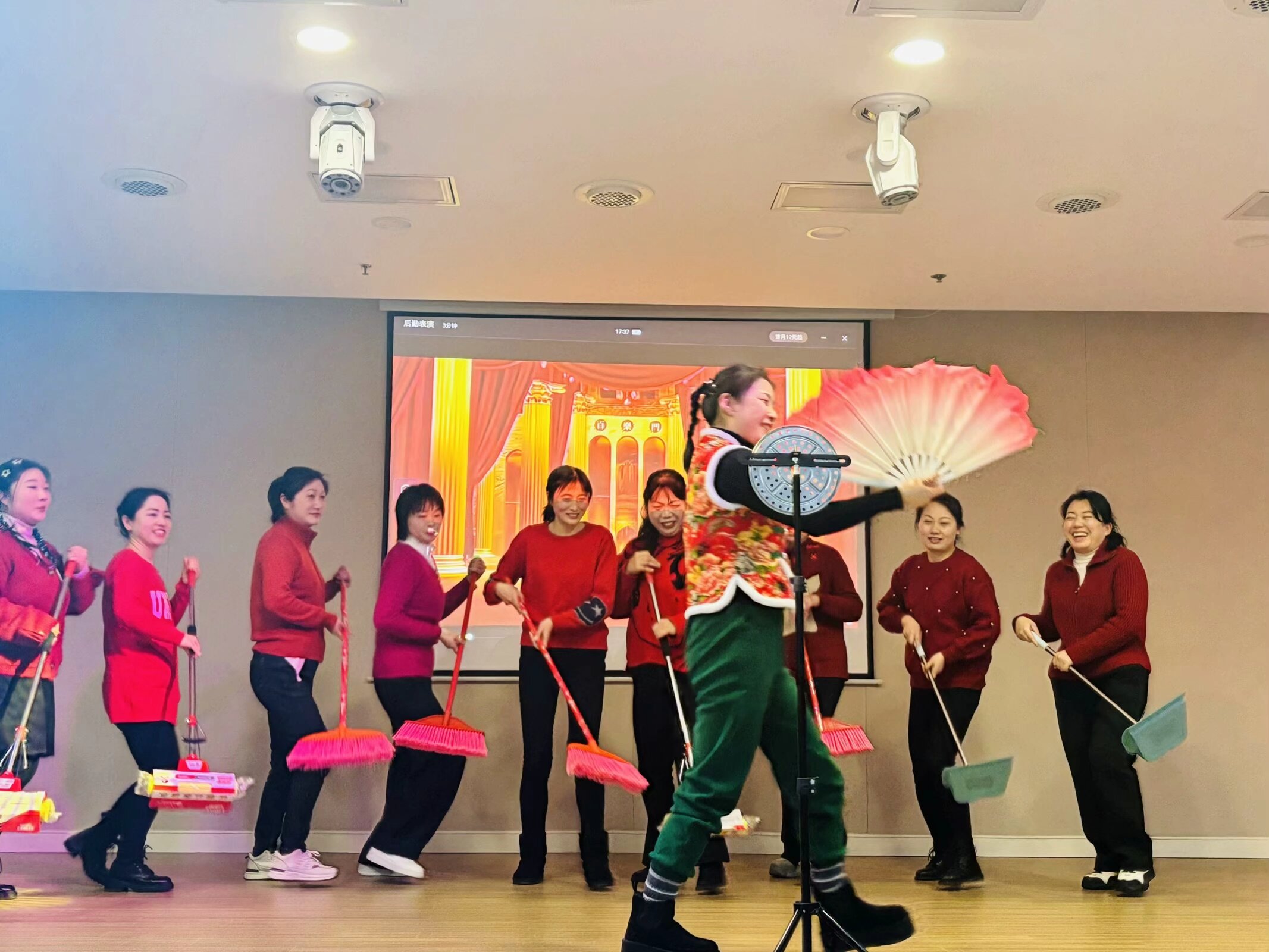 嘉誉山【生命迈幼·校园动态】砥砺前行担使命 矢志不渝创新篇doc_html_dc6cdb8.jpg